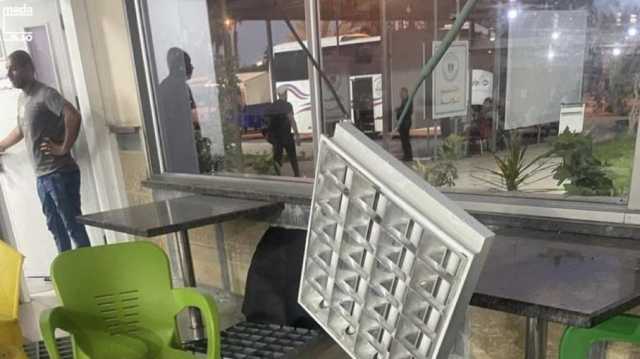 تعطل العمل بمعبر رفح بعد قصفه بمقاتلات الاحتلال (فيديو)