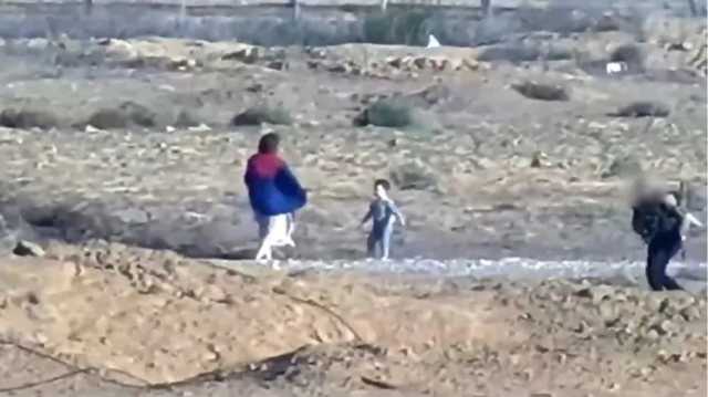 مستوطنة أفرج عنها القسام: أخرجوني من غرفة آمنة وقالوا لي عودي إلى بيتك (شاهد)