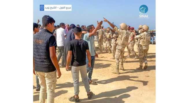 الجيش المصري يفض تجمعا لأهالي رفح والشيخ زويد يطلبون العودة لقراهم (شاهد)