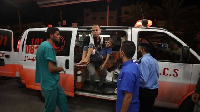 نشطاء يحذرون من حسابات مزيفة بأسماء مشاهير تبث شائعات عن غزة (فيديو)