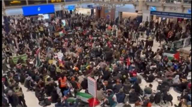 مؤيدون لفلسطين يقتحمون محطة ليفربول ستريت بحي المال بلندن (شاهد)