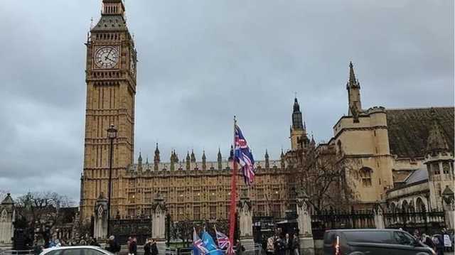 وزير بريطاني: من يُحرم من المساعدات يمكنه العودة لبلده.. خطة تقشف