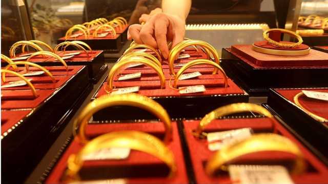 لماذا ترتفع أسعار الذهب ومن الذي يشتريه؟.. نخبرك ما نعرفه