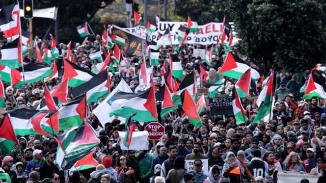 الغارديان: كيف صمدت الاحتجاجات المؤيدة لفلسطين وقاومت ضغوط السلطات في الغرب؟