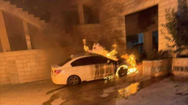 استمرار الاعتداء على موسم الزيتون.. ومستوطنون يحرقون مركبات للفلسطينيين بالضفة