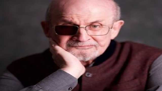 سلمان رشدي في الساعة الحادية عشرة.. مواجهة الموت والأدب في آنٍ واحد