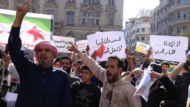 احتجاجات واسعة في سوريا ضد قسد.. دعوات لتدخل الحكومة وتطهير الشرق (شاهد)