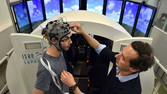 علماء يكتشفون خمس مراحل لنمو الدماغ.. الرشد في هذا السن