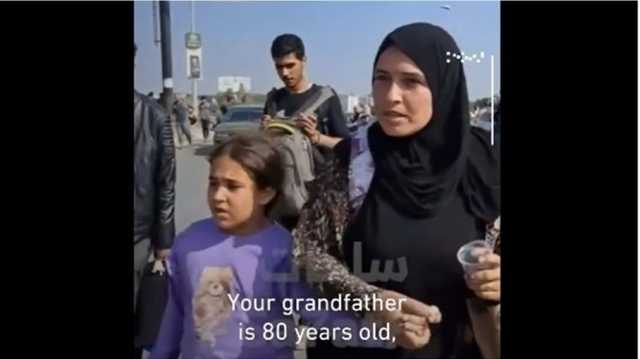 امرأة غزيّة نازحة لطفلتها: نحن أقوياء والله معنا وسننتصر (شاهد)