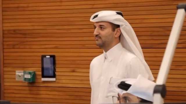 هكذا تبدو غرفة علميات متابعة الهدنة وتبادل الأسرى في الدوحة (فيديو)