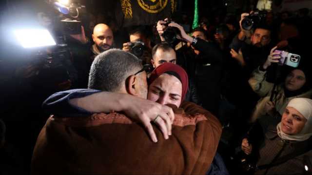 أسرى فلسطينيون مفرج عنهم يروون ما تعرضوا له بسجون الاحتلال