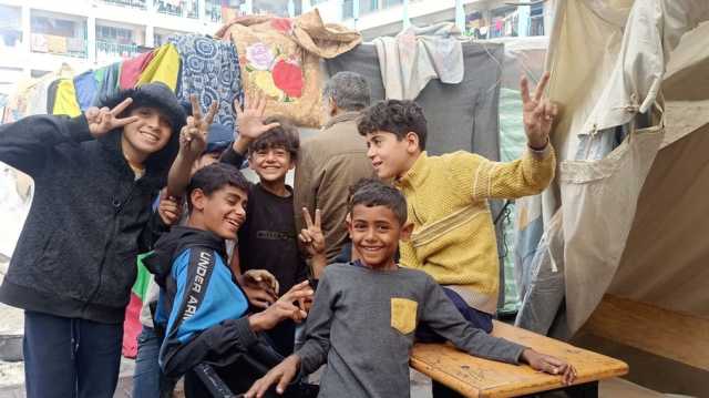 أطفال غزة في مخيمات النزوح.. أمل العودة لمنازلهم المدمرة لا يفارقهم (صور)