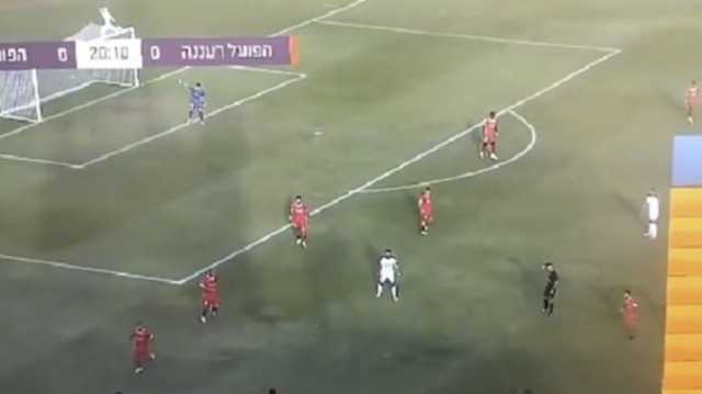 هروب جماعي أثناء مباراة قرب تل أبيب بعد دوي صافرات الإنذار (شاهد)
