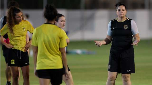 علم المثليين ونجمة داوود .. مدربة سيدات الاتحاد السعودي تثير الجدل (شاهد)