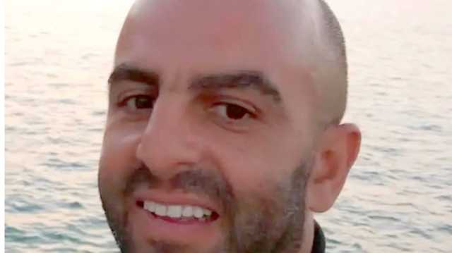 احتفاء بجزائري في بريطانيا بعد إنقاذه ركاب قطار من عملية طعن