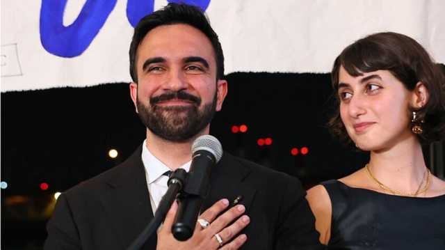 تعرف إلى راما دواجي.. فنانة سورية أصبحت زوجة عمدة نيويورك