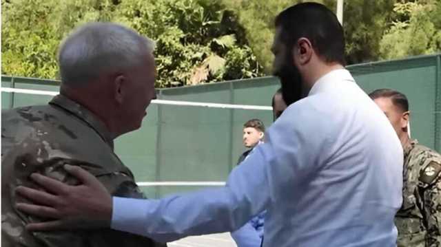 الشرع يلعب كرة السلة مع قائد القيادة المركزية الأمريكية (شاهد)