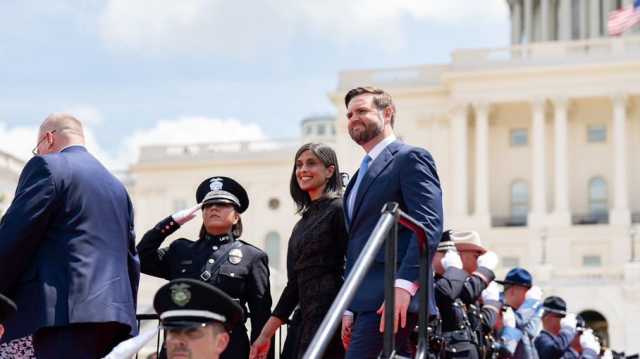 فانس يواجه انتقادات لقوله إنه يأمل انضمام زوجته الهندوسية إلى المسيحية