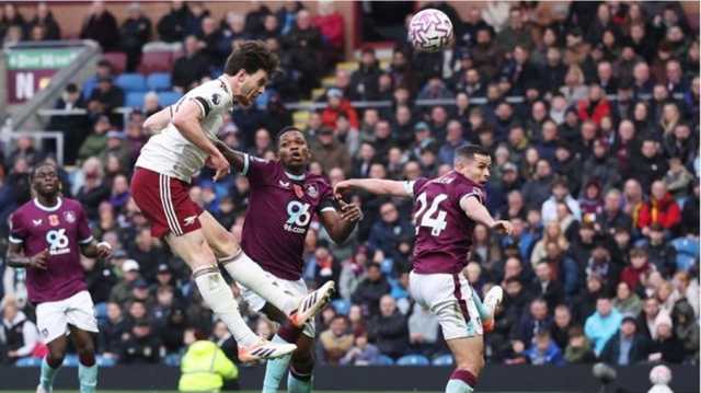 آرسنال يهزم بيرنلي بثنائية ويواصل صدارته للدوري الإنجليزي