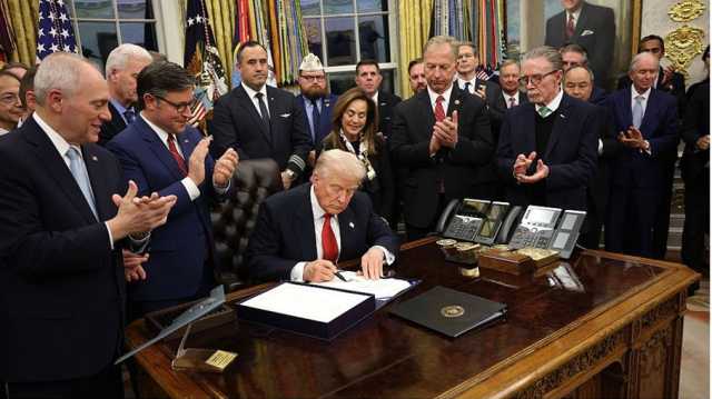 ترامب يوقع قانونا لإنهاء أطول إغلاق حكومي في تاريخ أمريكا