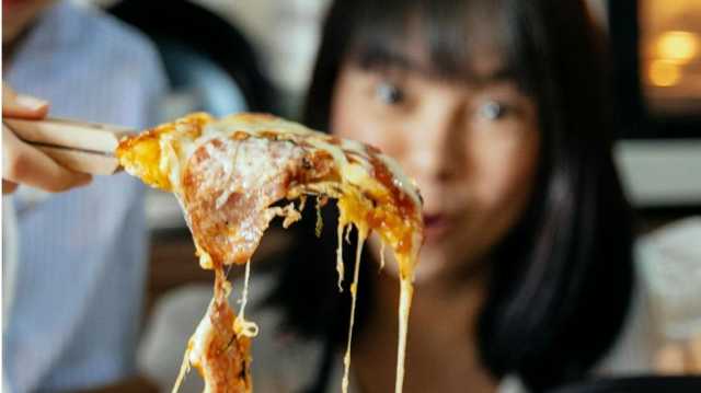 الأطعمة المعالجة قد تُفسر ارتفاع معدل الإصابة بسرطان الأمعاء لدى الشباب