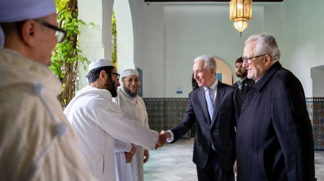 السفير الأمريكي في باريس يزور مسجد باريس.. ما علاقة الجزائر؟