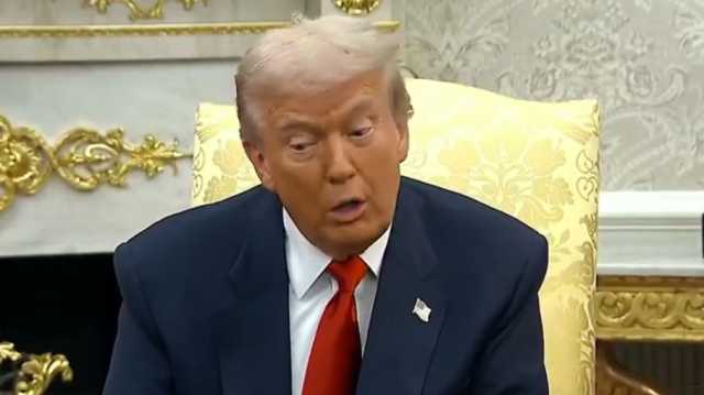 صحفية تفاجئ ترامب في البيت الأبيض: أنا فلسطينية.. كيف رد؟ (شاهد)