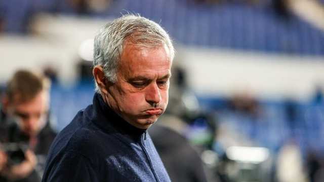 مورينيو الغاضب يوجه اتهامات لـ9 لاعبين في فريقه