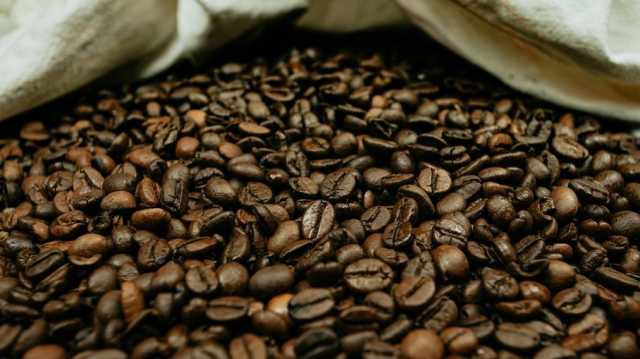 انخفاض أسعار القهوة عالمياً بعد إلغاء ترامب الرسوم الجمركية على البرازيل