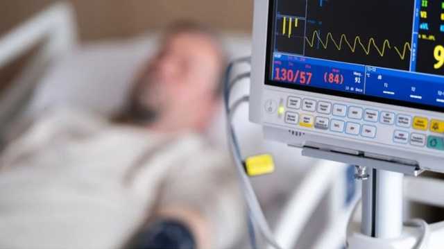 كلبة تنقذ صاحبها من توقف قلبي أثناء النوم