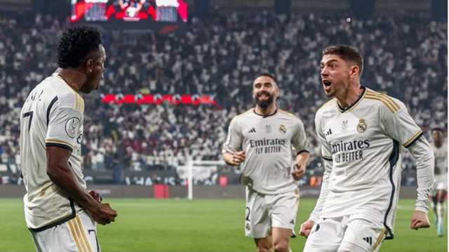 ريال مدريد يهين برشلونة برباعية في السعودية ويتوج بـالسوبر الإسباني