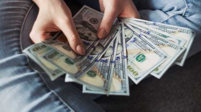 أغنى خمسة رجال في العالم يضاعفون أموالهم بينما يزداد الفقراء فقرا