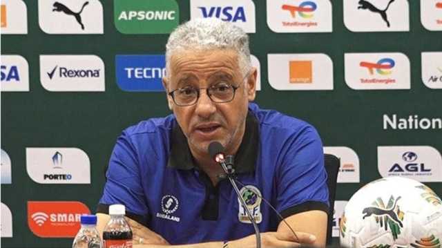 الكاف يوقف الجزائري عمروش وتنزانيا تعين مدربا جديدا