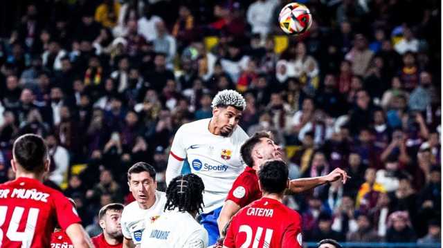برشلونة يتجاوز أوساسونا ويضرب موعدا مع ريال مدريد بنهائي السوبر (شاهد)