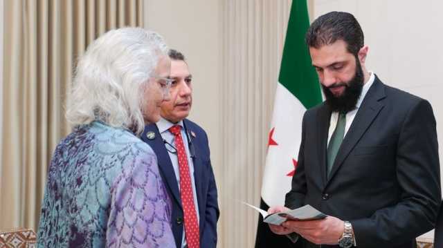 الشرع يلتقي بوالدة صحفي أمريكي مغيب في سوريا منذ 2012.. ما قصته؟