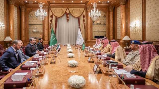 خالد بن سلمان يلتقي مع وفد الإدارة السورية الجديدة في الرياض