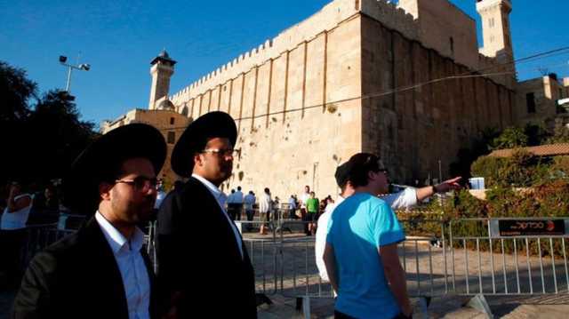 الاحتلال يغلق المسجد الإبراهيمي أمام الفلسطينيين ويفتحه للمستوطنين