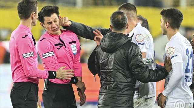 اعتداء وحشي على حكم في الدوري التركي.. رئيس ناد لكمه على وجهه (شاهد)