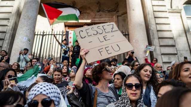 أسماء الشهداء الأطفال في غزة.. تفاعل مع منشورات تناثرت بمركز تسوق فرنسي (شاهد)