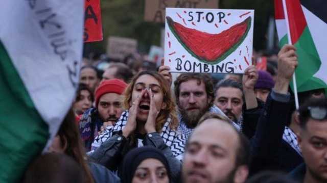 NYT: كيف أصبحت صور البطيخ ترمز لدعم الفلسطينيين والتضامن معهم؟