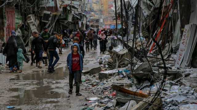 تنتهك القانون الدولي.. خبراء يعلّقون على المقاطع التي ينشرها جنود الاحتلال بغزة