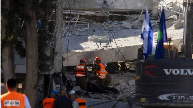 أضرار كبيرة في تل أبيب بصاروخ فلسطين2 الحوثي.. وقرار بهدم مبنى متضرر (شاهد)