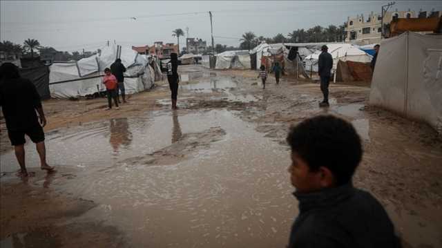 شتاء قاس وخيام بالية.. عربي21 ترصد معاناة النازحين في غزة (شاهد)