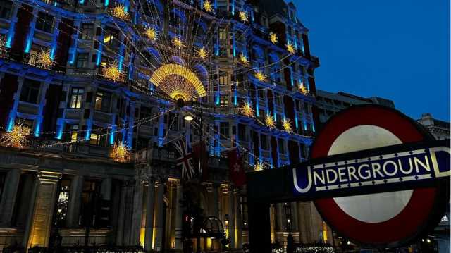 أغنية فلسطينية تنافس على صدارة أعياد الميلاد في بريطانيا دعما لغزة (شاهد)