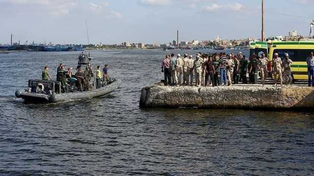 مصرع وإصابة عدد من العمال جراء غرق عبارة في محافظة الجيزة بمصر
