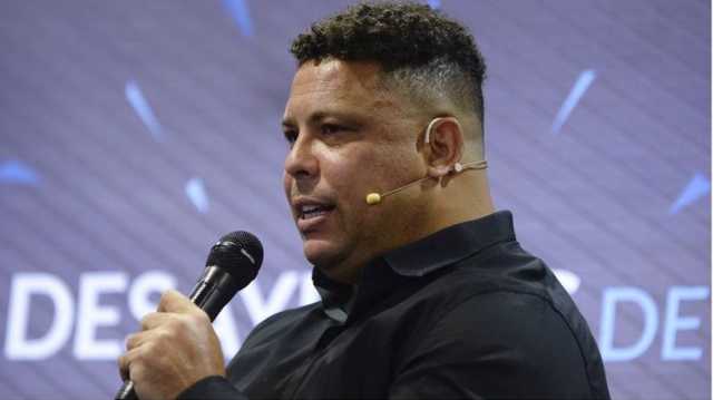الظاهرة رونالدو يتحدث عن أسوأ لاعب زامله بمسيرته الكروية (شاهد)