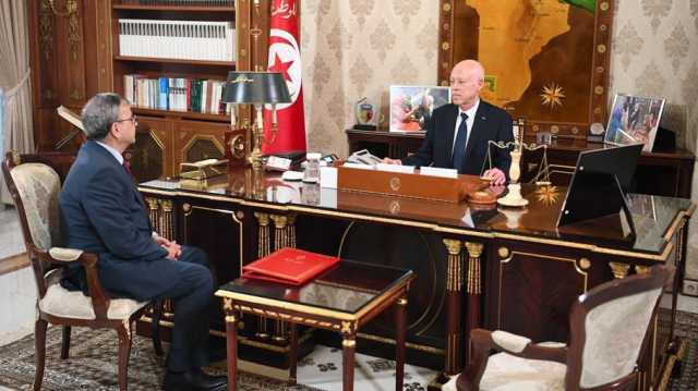 قيس سعيد يدعو لتغيير قانون البنك المركزي.. يتلقى إملاءات من وراء البحار