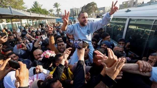الاحتلال يطلق سراح الدفعة الخامسة من الأسرى الفلسطينيين (شاهد)