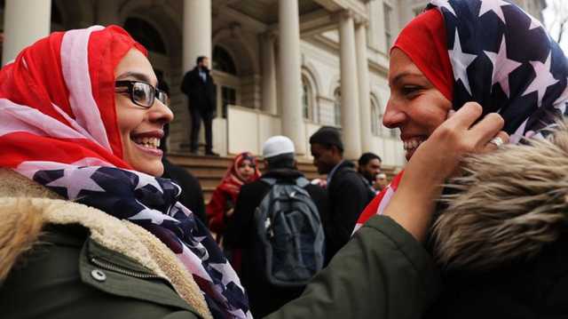 أمريكيات مسلمات يتعرضن للشتم أثناء أدائهن الصلاة بولاية جورجيا (شاهد)