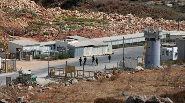 قوات الاحتلال تطلق الرصاص على أسير فلسطيني داخل سجن عوفر